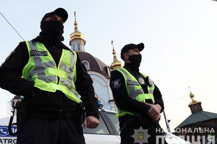 Мільйон українців прийдуть у Великодню ніч у храми - поліція стежитиме, чи всі будуть з масками