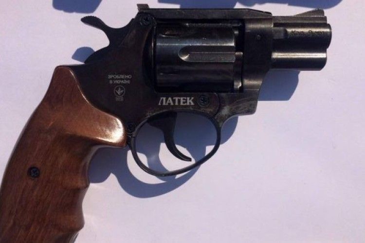 У Луцьку під час сварки один вистрілив в другого з травмата