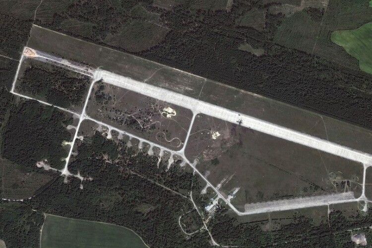 З’явилися супутникові знімки білоруського аеродрому, де прогриміли вибухи (Фото)