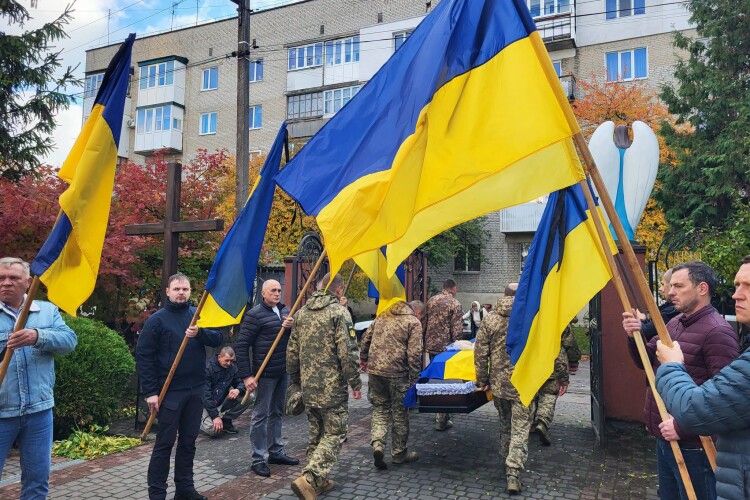 Із загиблим Воїном у Ковелі попрощались в храмі, який він зводив