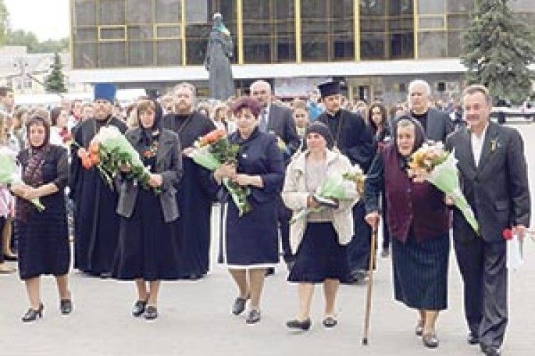 НАРОДИЛИ АНГЕЛІВ МАЙДАНУ
