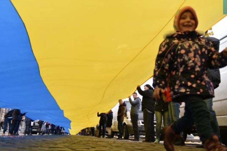 Усі національні громади - під 150-метровим жовто-блакитним прапором