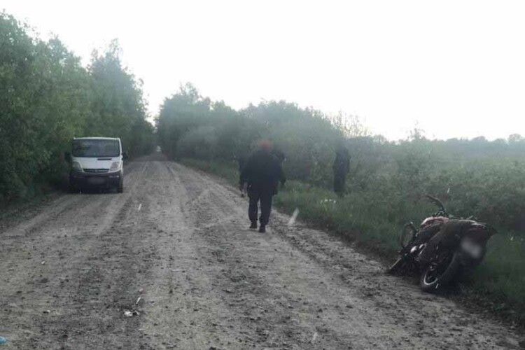 На Волині мотоцикліст впав на дорогу: чоловіка госпіталізували
