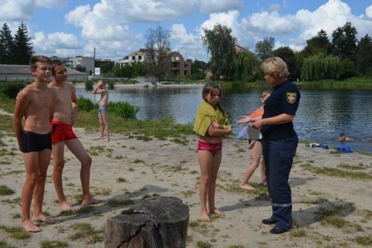 У Луцьку рятувальники провели інструктажі з безпеки на воді