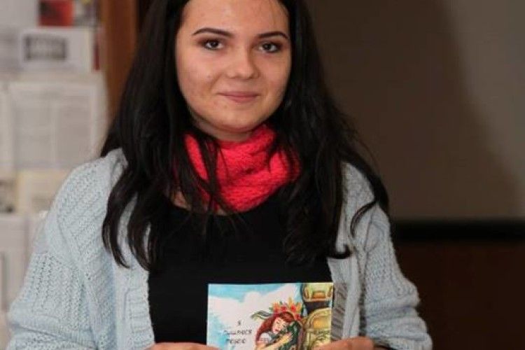 20-річна донька загиблого Героя створила серію поштових листівок «Слава воїнам АТО» (Фото)