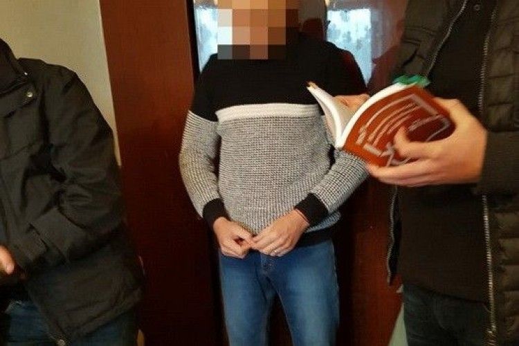 У Луцьку СБУ викрила на хабарі старшого інспектора патрульної поліції