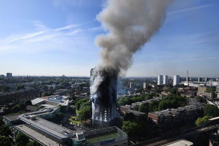 Під час пожежі в лондонській висотці постраждали 50 осіб