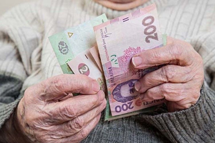 На Рівненщині ділки виміняли в пенсіонерки 10 тисяч гривень на... 7 доларів