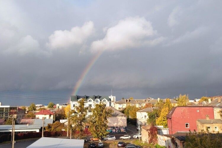 У небі над Луцьком - неймовірна веселка (Фото)