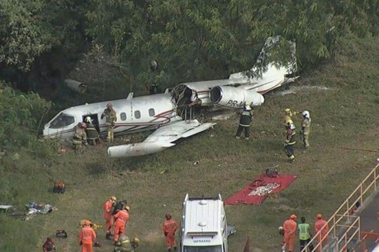У Бразилії при посадці розбився літак