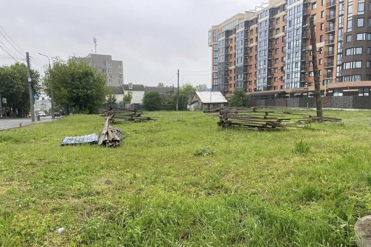 Чому знесли паркан біля ЖК «Яровиця» у Луцьку