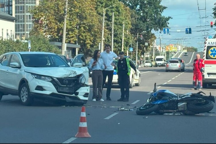 В обласному центрі Волині водійка збила мотоцикліста: потерпілий у лікарні