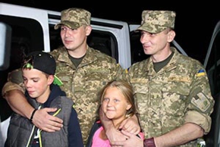 ДВОХ ВОЛИНСЬКИХ ВІЙСЬКОВИХ ОБМІНЯЛИ НА 4 СЕПАРАТИСТІВ