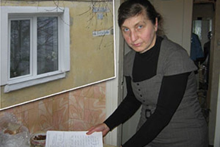 ВІДІБРАТИ КВАРТИРУ В СІМ’Ї, ЩОБ ВІДДАТИ СИРОТАМ ПРИ ЖИВИХ БАТЬКАХ