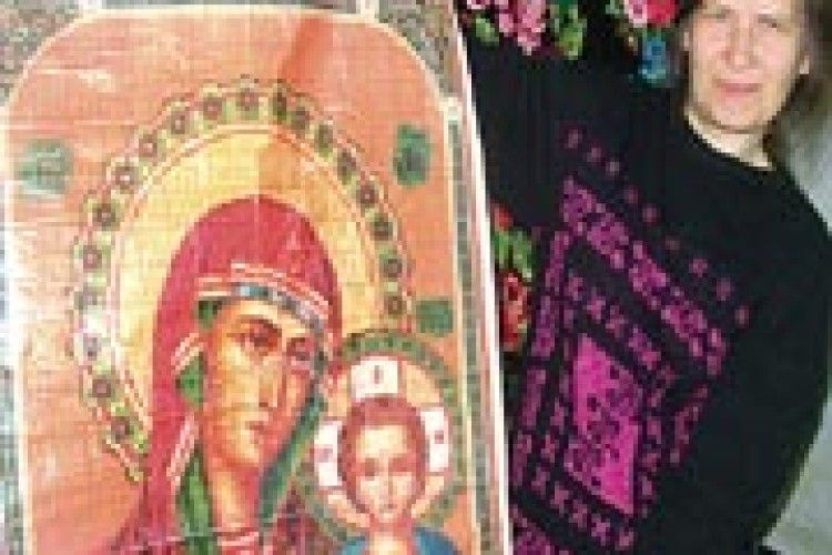 НЕЗРЯЧА ЖІНКА ВИШИЛА ІКОНУ