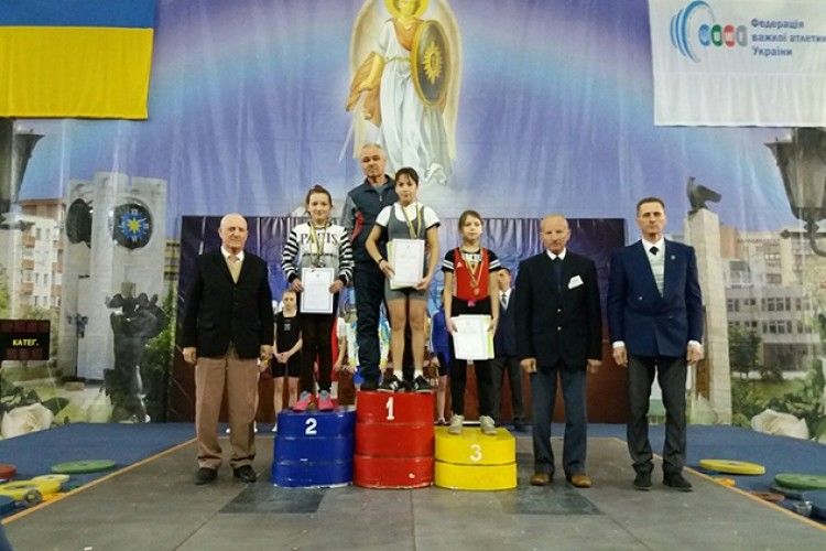 Маленька важкоатлетка здобула «срібло» на чемпіонаті України
