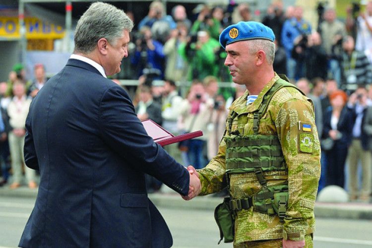 Герой України із Любешівського району воює і на фронті, і за здоров’я хворої дівчинки