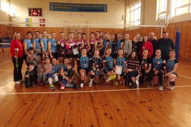 У Ковелі до 8 Березня приурочили волейбольний турнір
