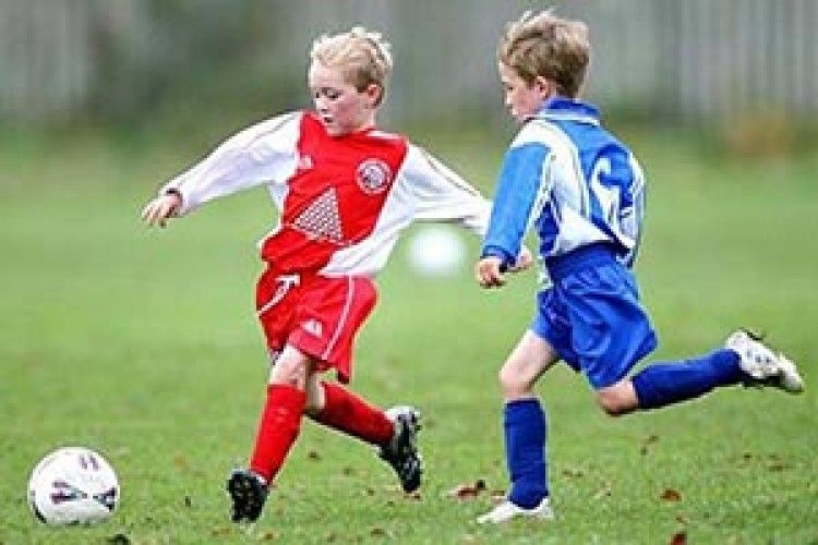 НЕВЖЕ ІЗ ФУТБОЛЬНИХ ПОЛІВ ДОВЕДЕТЬСЯ ПЕРЕЙТИ НА АСФАЛЬТ?