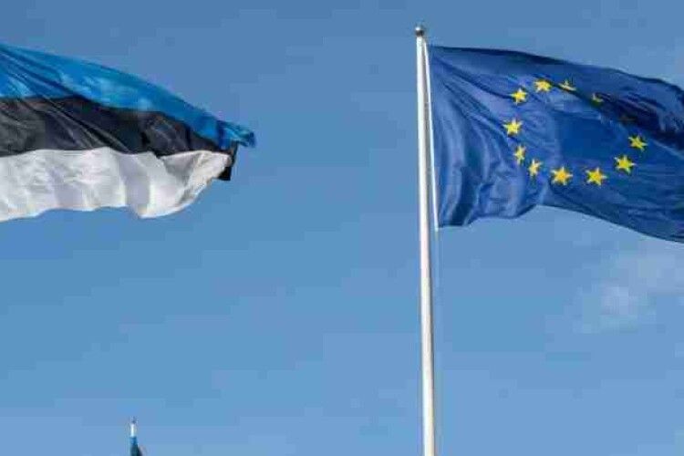 Естонська опозиція вимагає повернути до парламентського Білого залу прапори ЄС