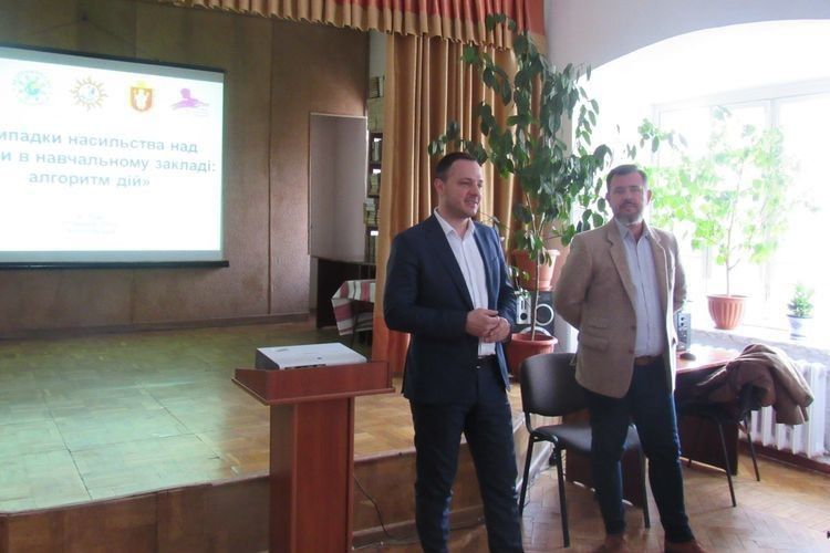 Тему булінгу обговорили із освітянами Луцька