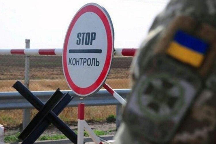 На Закарпатті військовослужбовець зніс шлагбауми та втік до Угорщини (Відео)