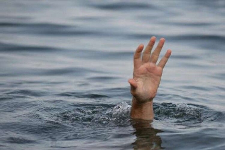 У Затоці потонув відпочивальник, його син – зник