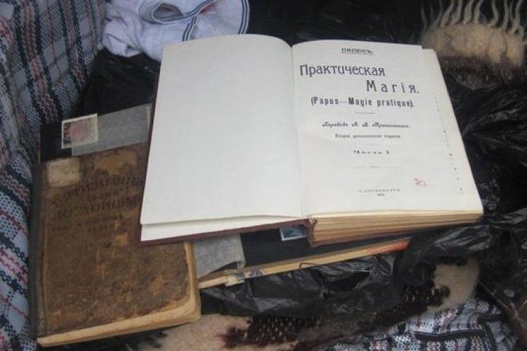 Росіянин вивозив з України «Практичну магію»