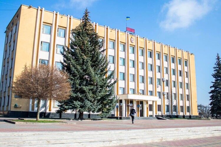 Нововолинська міськрада побачила великі «мінуси» в обмеженні виїзду за кордон місцевих депутатів
