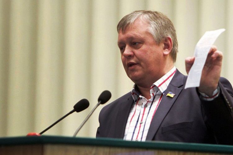 «Купіть упаковку «Пургену» і кожному журналісту по таблетці в ср..ку», – сказав нардеп, звісно,  із фракції Олега Ляшка