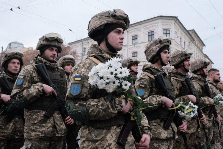 Центром Чернівців крокували воїни, які повернулися з ООС