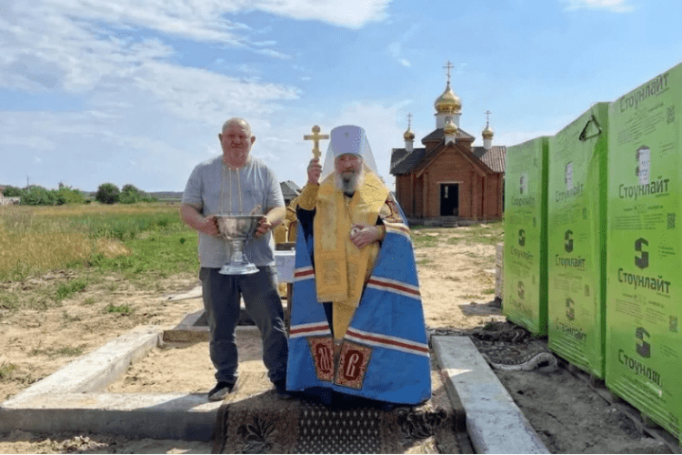 «Храм» замість хати: як УПЦ МП тихо будує новий осередок у селі на Волині