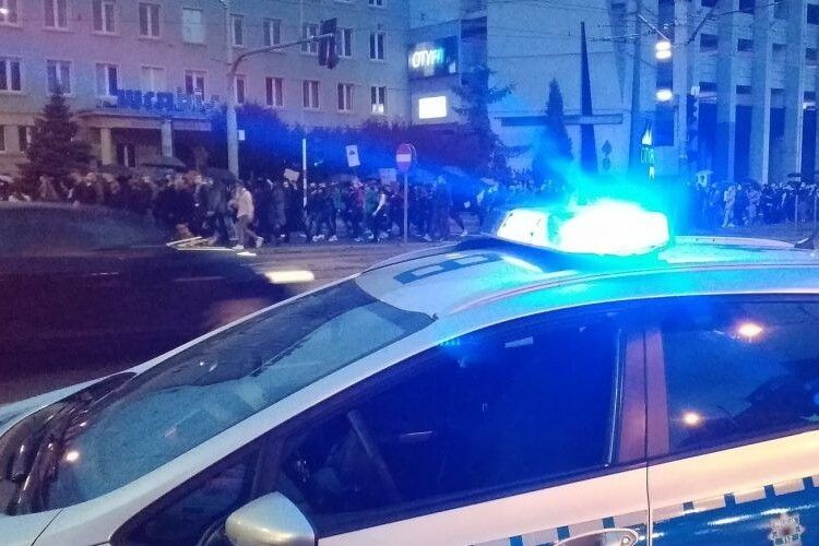 Українець у Польщі відкусив жінці вухо, а потім вкрав її авто