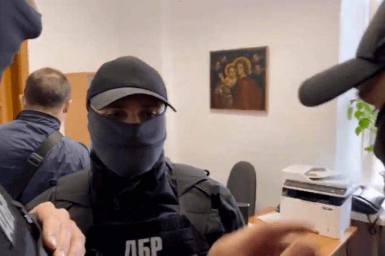 Силовики вдерлися в Музей Гончара