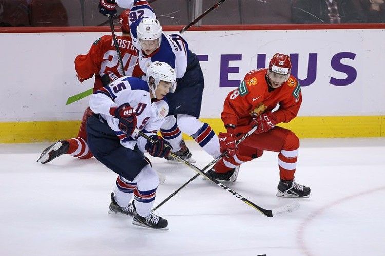 Українець Сашко Хмелевський приносить американцям перемогу над росіянами у півфіналі МЧС з хокею!