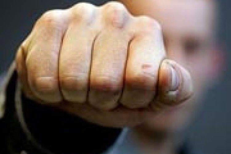 ХОТІВ ДОСЛУХАТИ ІСТОРІЮ — ВІДРІЗАЛИ ВУХО