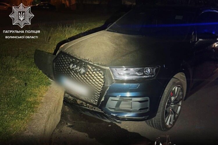 На Волині нетверезий водій намагався втекти від патрульних та вчинив ДТП