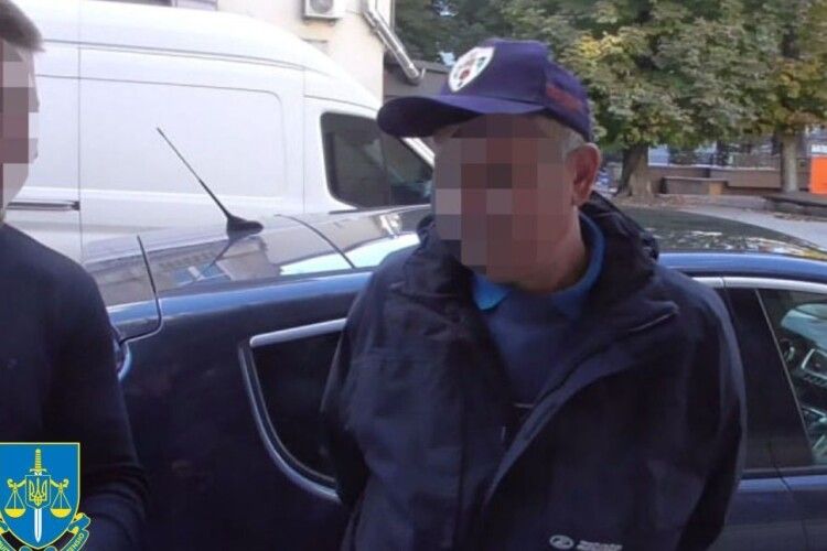Чекав у під'їзді: у Львові чоловік жорстоко побив та обікрав воїна ЗСУ