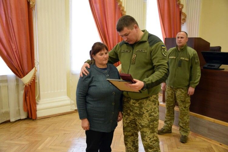 На Волині рідним загиблих прикордонників вручили державні нагороди (Фото)