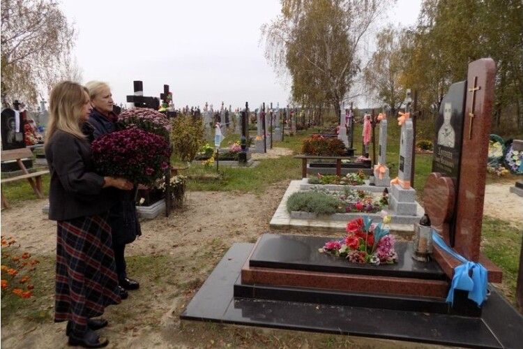 На Любешівщині вшанували пам’ять учасника АТО на місці вічного спочинку (Фото)
