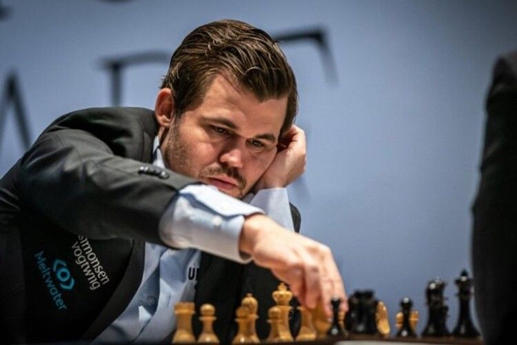 Норвежець Карлсен розтрощив росіянина Непомнящего і підтвердив свій статус шахового короля світу