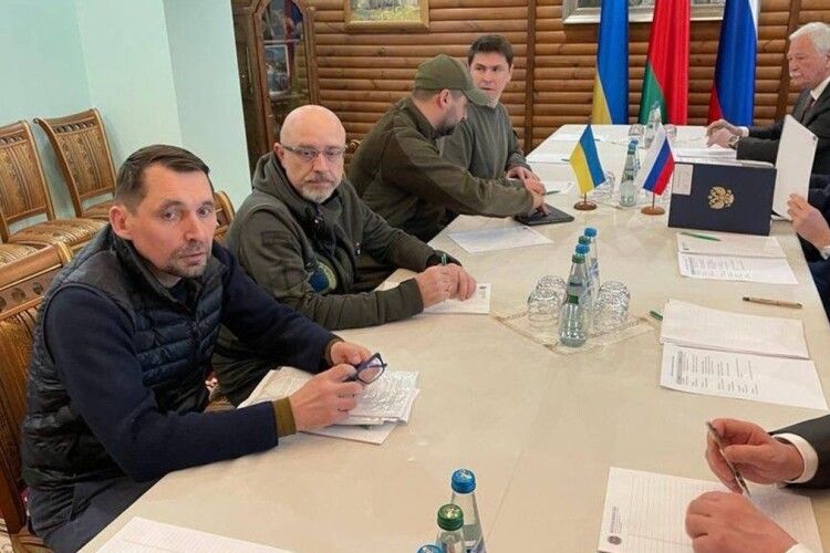 З'ясувалося, що вимагає українська делегація на другому етапі переговорів з фашистською Росією