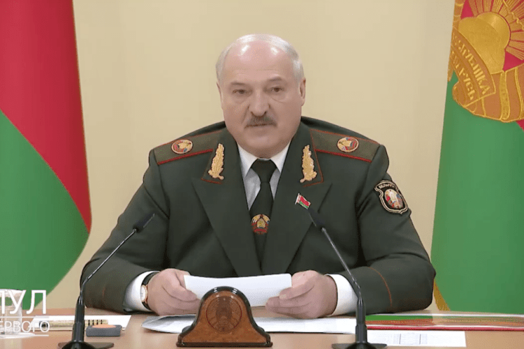 Лукашенко заявив, що Польща відновлює Річ Посполиту, а українцям ще доведеться просити москву про допомогу