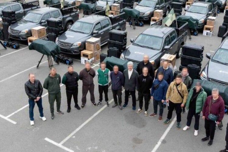 Петро Порошенко передав українським захисникам 15 модернізованих «Ай-Петрі»