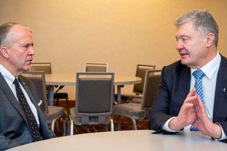 Порошенко сенатору Саллівану: Україні треба більше систем протиповітряної та протиракетної оборони