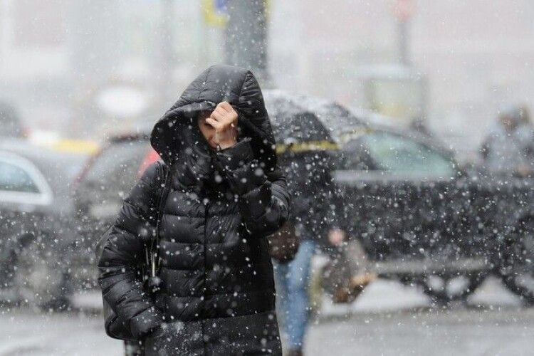На Західну Україну увірвуться дощі, мокрий сніг та похолодання 
