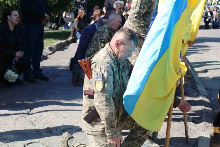 На Горохівщині попрощались з полеглим Захисником Романом Возняком
