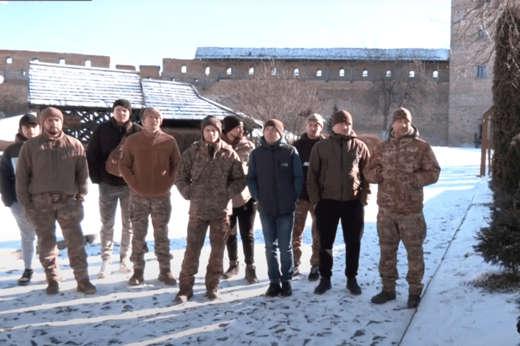 У Луцькому замку провели екскурсію для нацгвардійців, які повернулися з передової