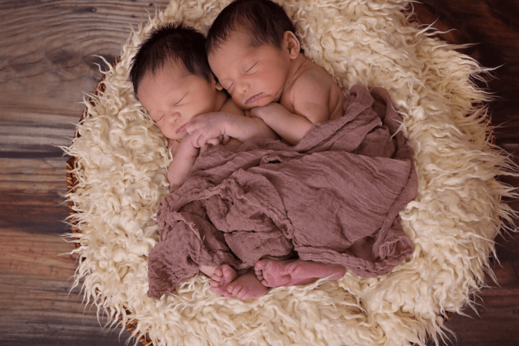 За місяць п'ять жительок Рівненщини народили двійнят