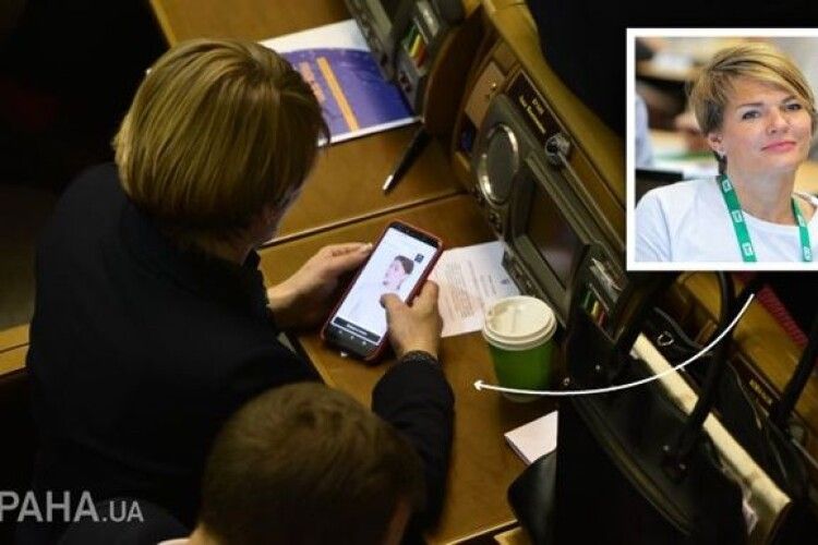 &laquo;Слугу народу&raquo; застукали в Раді за шопінгом